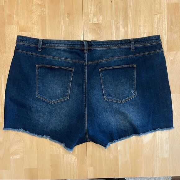 NWOT - ModCloth Plus Size Cutoff Denim Jean Shorts - Picture 2 of 2